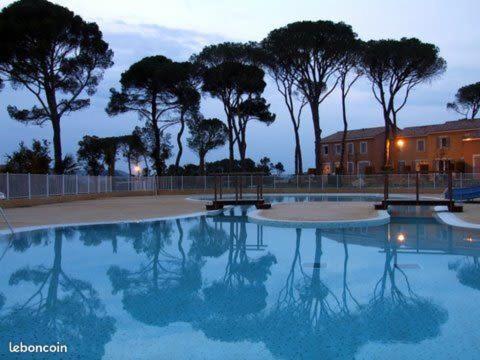 Maison Climatisee Avec Piscine Chauffee กัลวีสซง ภายนอก รูปภาพ